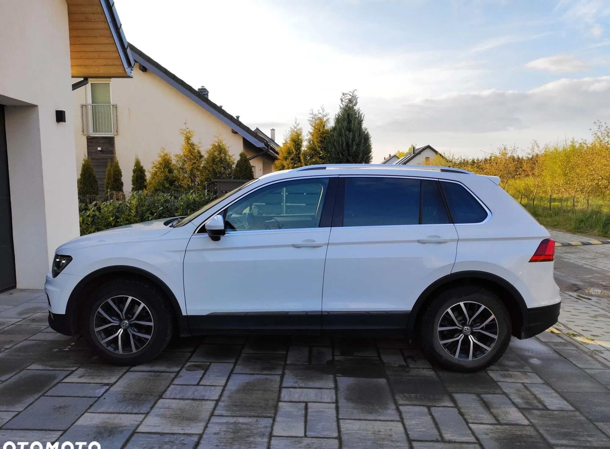 Volkswagen Tiguan cena 96900 przebieg: 48000, rok produkcji 2019 z Koszalin małe 154